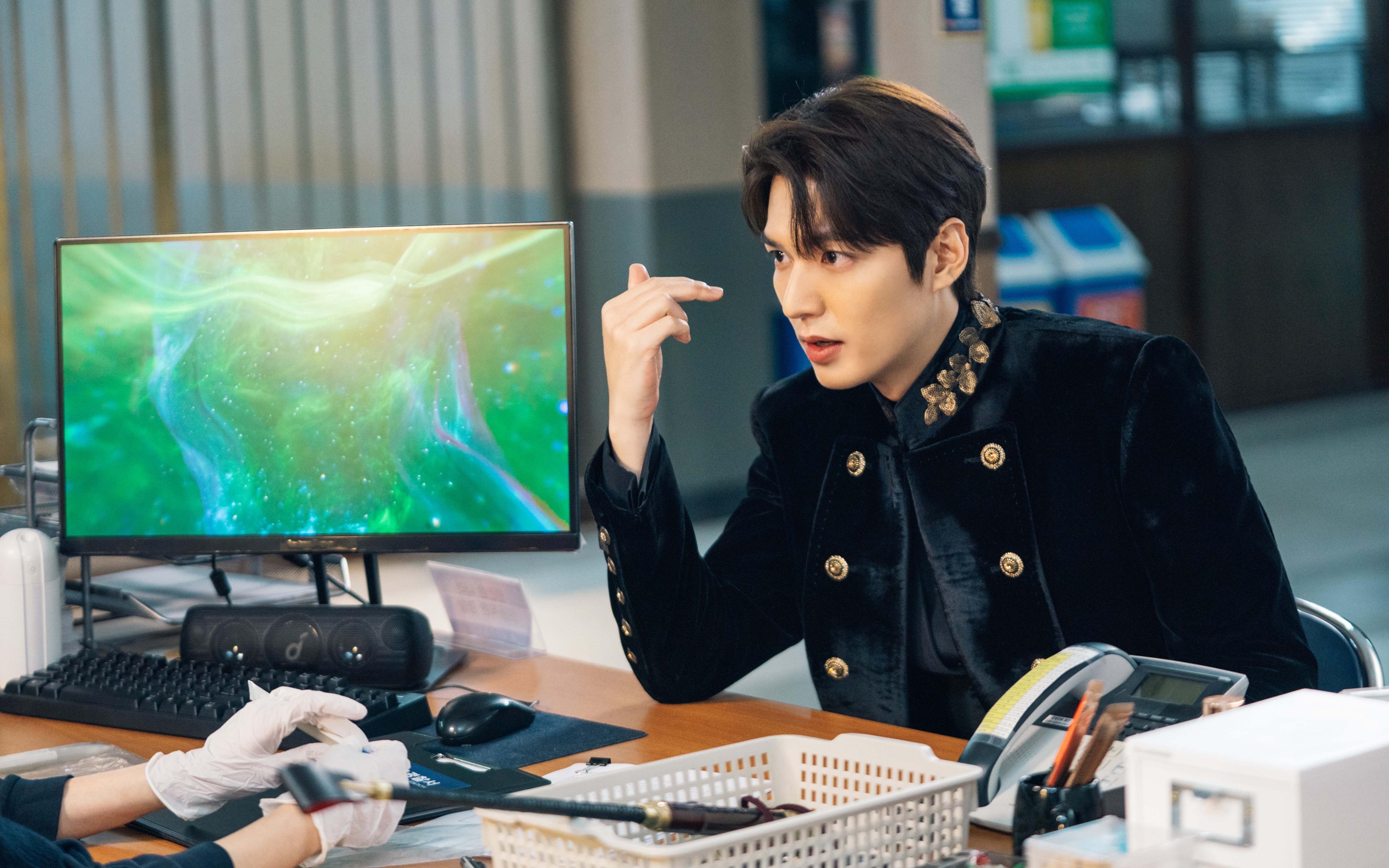 b体育APP-是否应鼓励主教练轮岗国际联赛提升经验，教练员在岗轮训