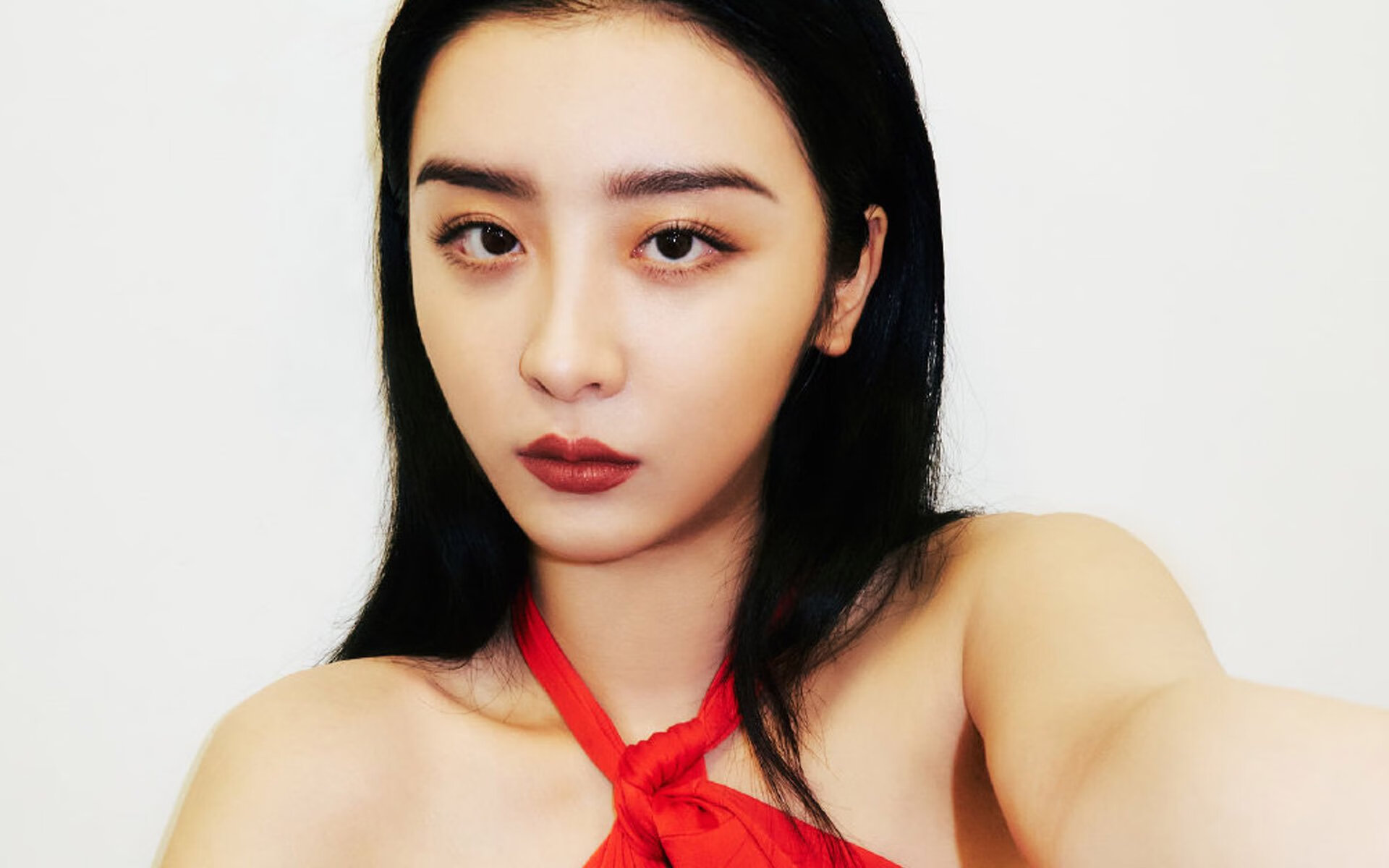 国际足球界推动裁判全程直播问询,确保判罚透明,2021足球国际级裁判