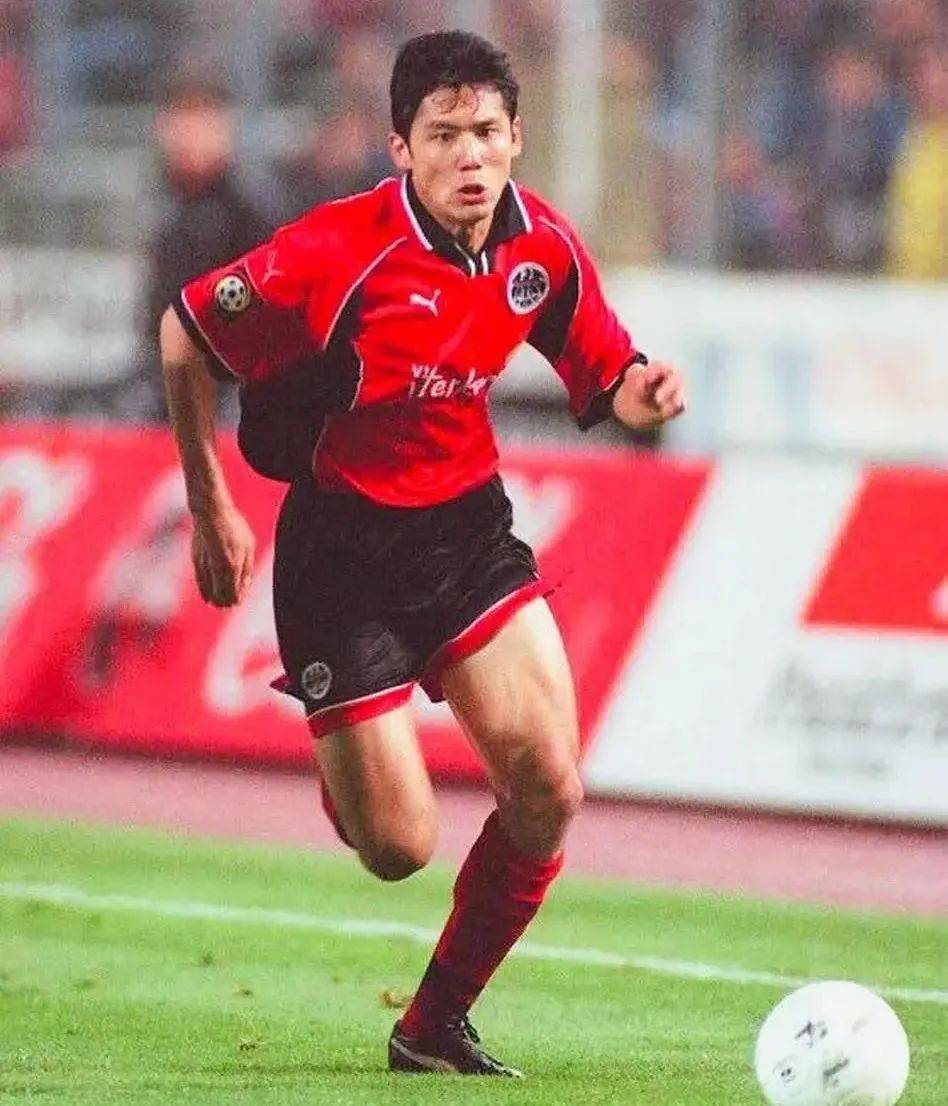 包含B体育平台:中国足球留洋“水土不服”，球员：还是“家里的床”舒服！的词条