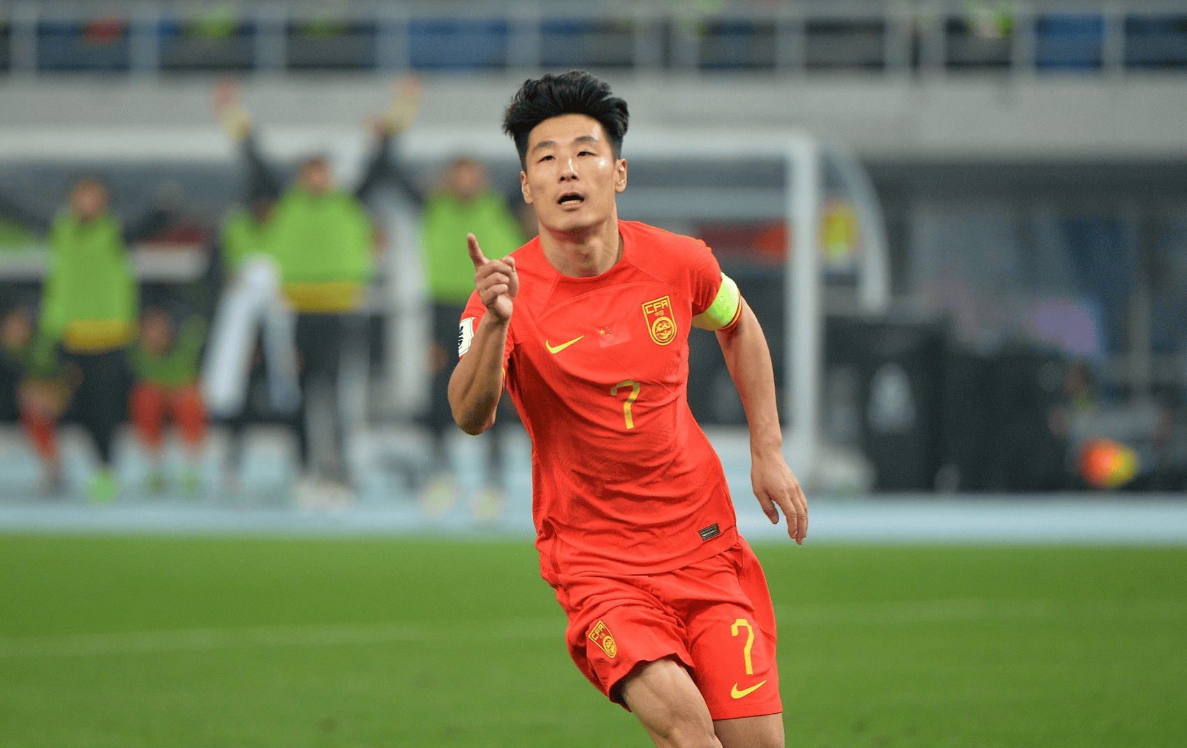 包含B体育平台:武磊：接受采访，分享留洋经验，鼓励年轻球员勇敢追梦的词条