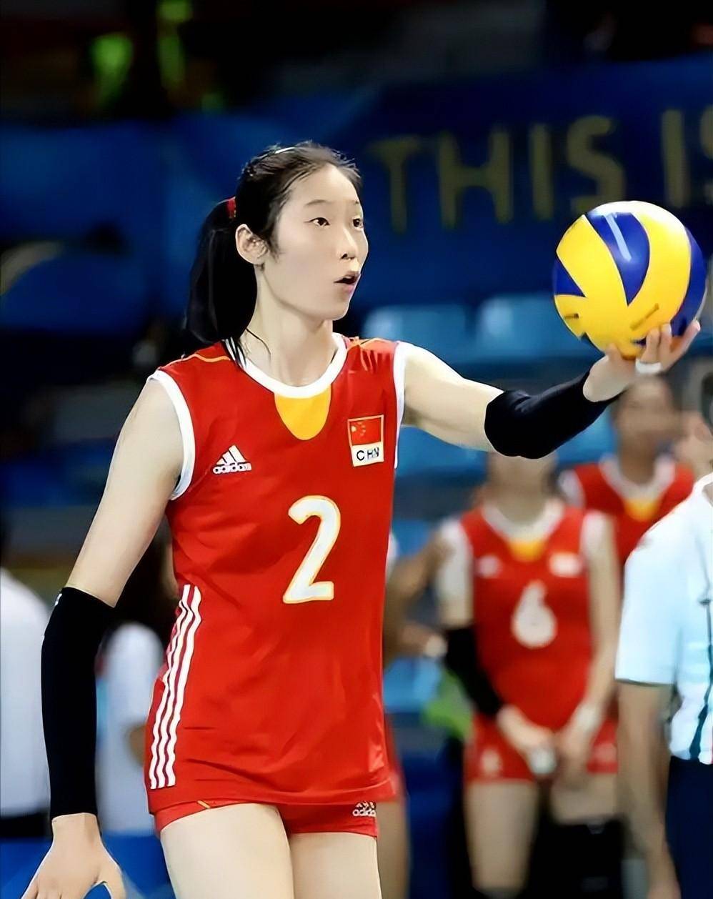 包含B体育平台：中超联赛揭幕战现“乌龙球”，球迷热议不断的词条